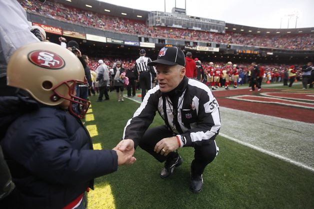 Lo van Pham honored to be first Asian American NFL official – The Denver  Post